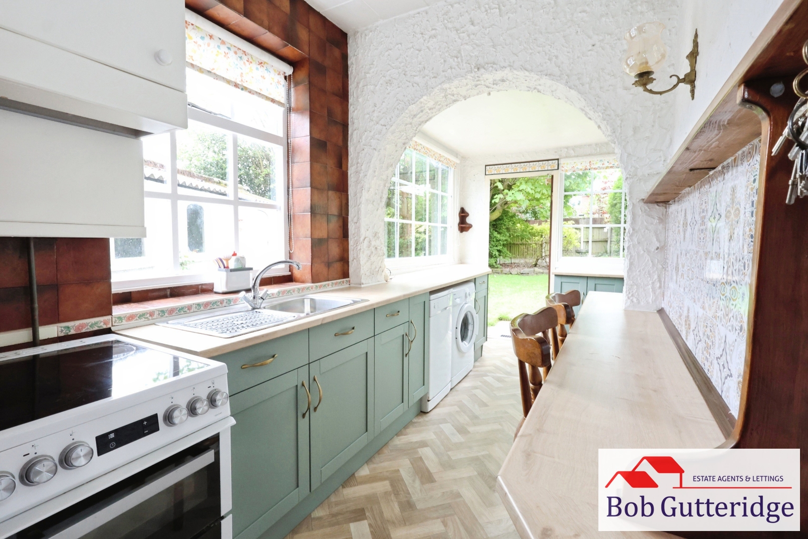 FITTED KITCHEN